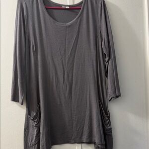 Scoop Neck 3/4 Sleeve Tunic with Side Pockets - Gray
